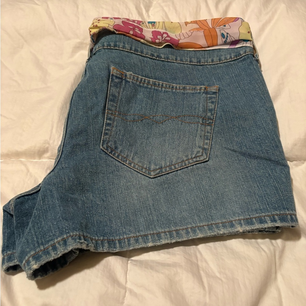 Denim Women's Shorts with Floral Scarf Belt - Blue - Picture 2 of 3